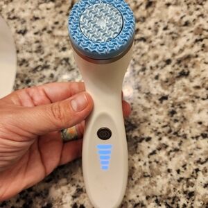 Electric Facial Cleansing Brush - Blue and White
